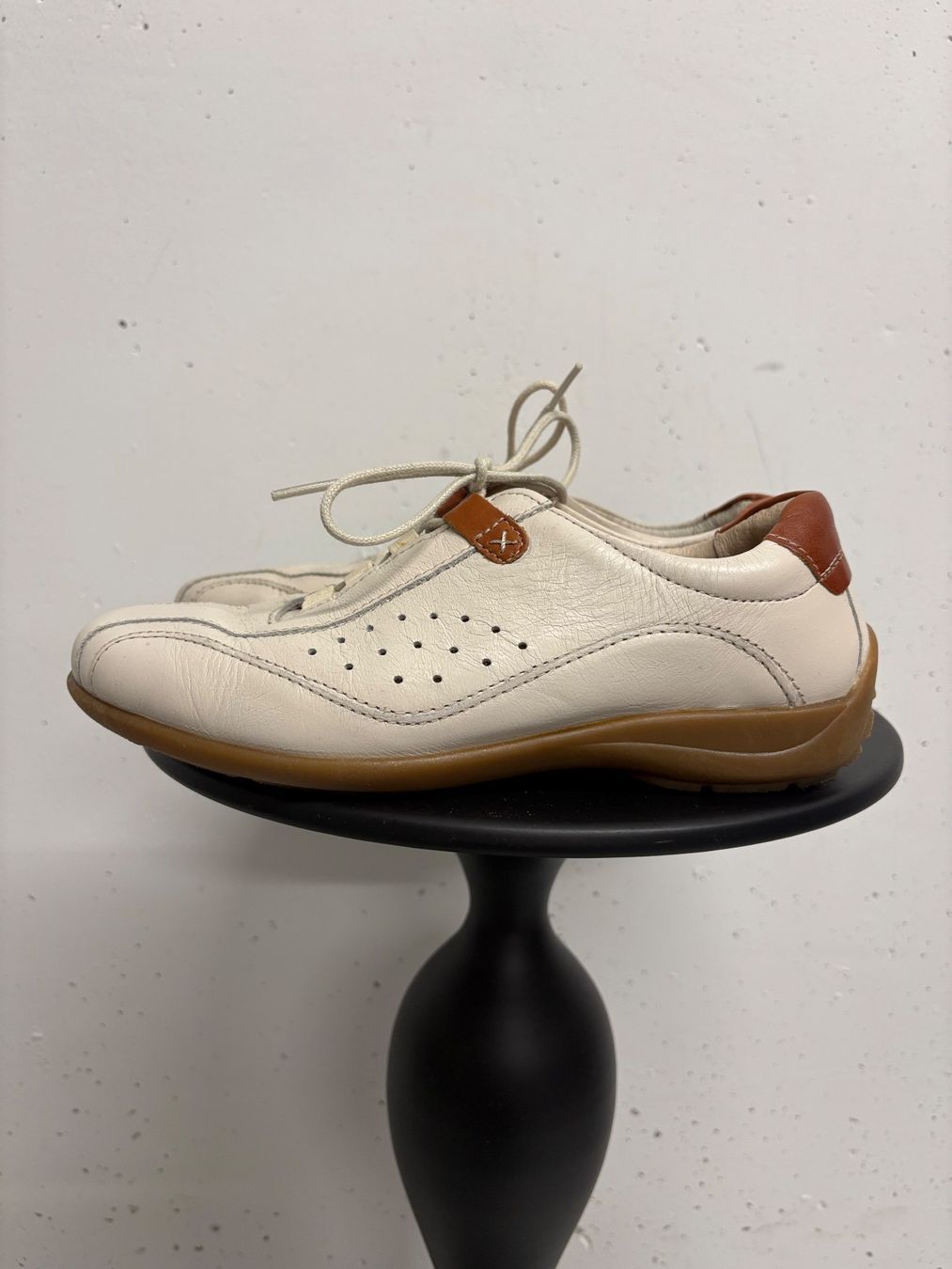 Scarpe da donna: Caprice Halbschuhe Schuhe Gr. 37 Leder beige – Nuovo (secondo la descrizione) da Regensdorf venduto da secondchancefashion