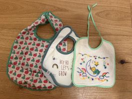 Set von 3 Baby Lätzchen mit verschiedenen Motiven gebraucht