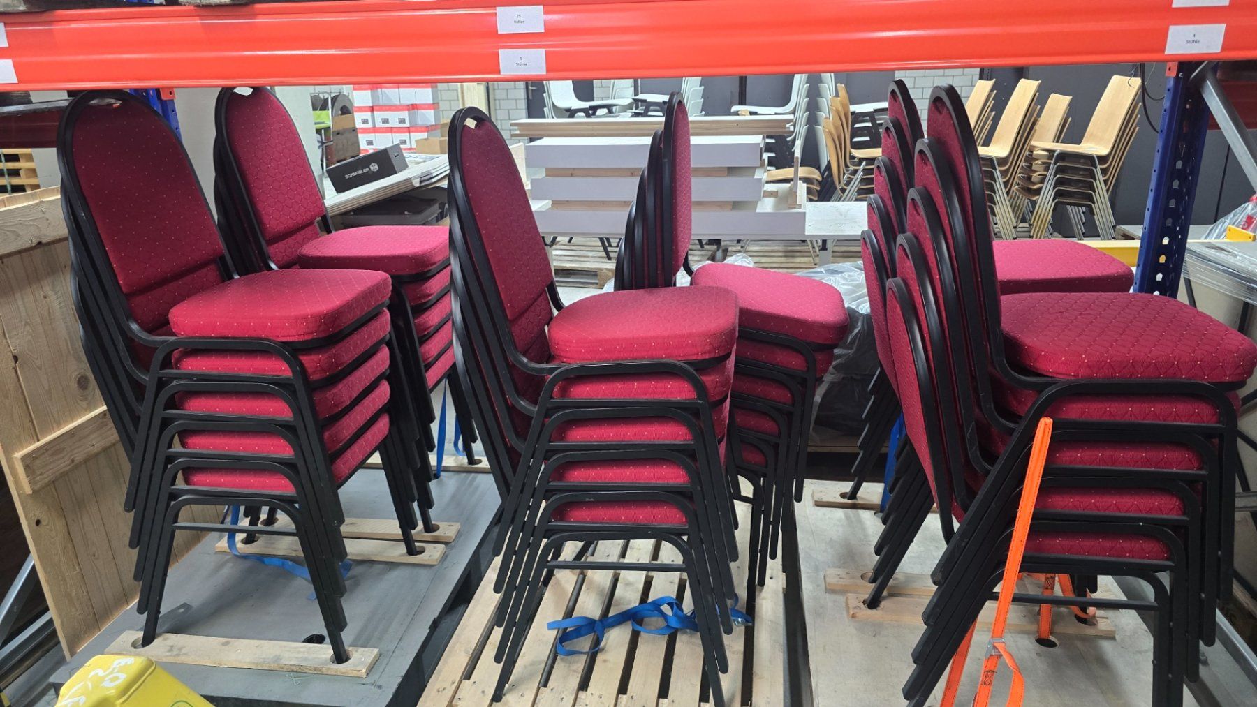 Sedie: Stapelstühle rot, 30stk. Sommerstühle – Usato da Herisau venduto da gle_9rlp 2