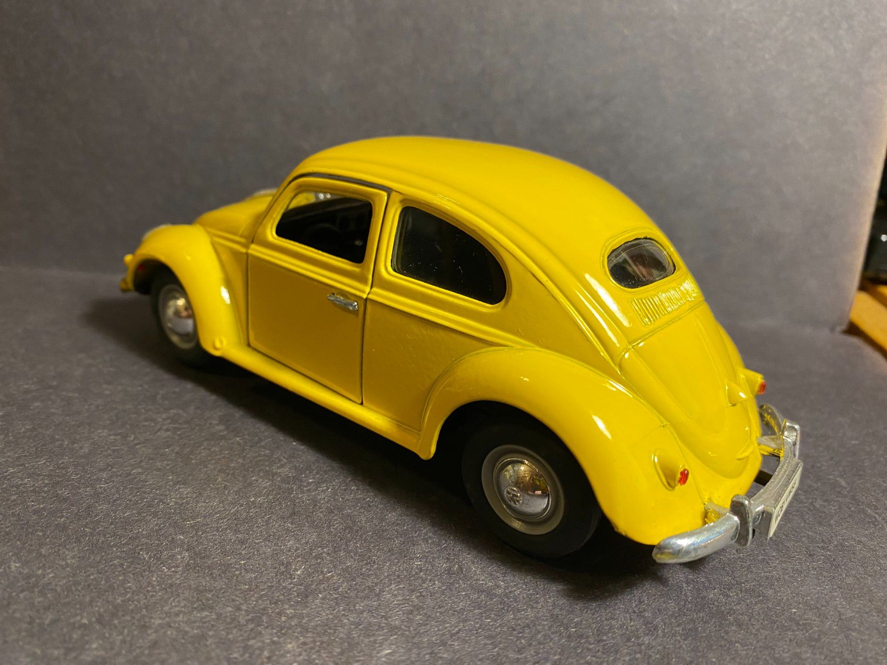 Volkswagen Modellautos: VW Oval Käfer 1:24 – Gebraucht aus Spiez von Mlandcruiser 7