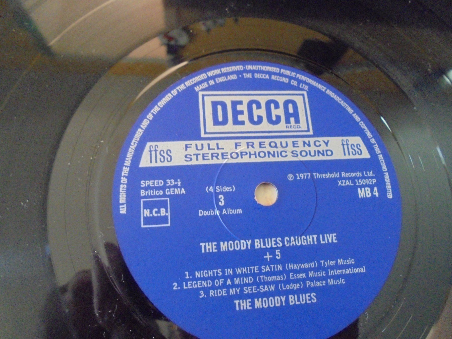 Dischi in vinile: Moody Blues " Caught Live + 5" 2 x LP UK – Usato da Crissier venduto da Promopost 6