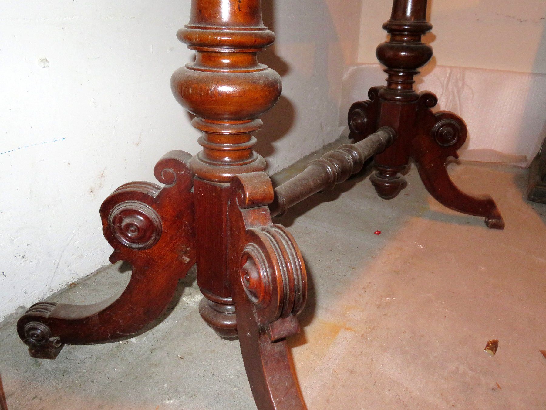Tische: Gründerzeittisch mit abgerundeten Ecken um 1900 – Gebraucht aus Zofingen von Schekke 3