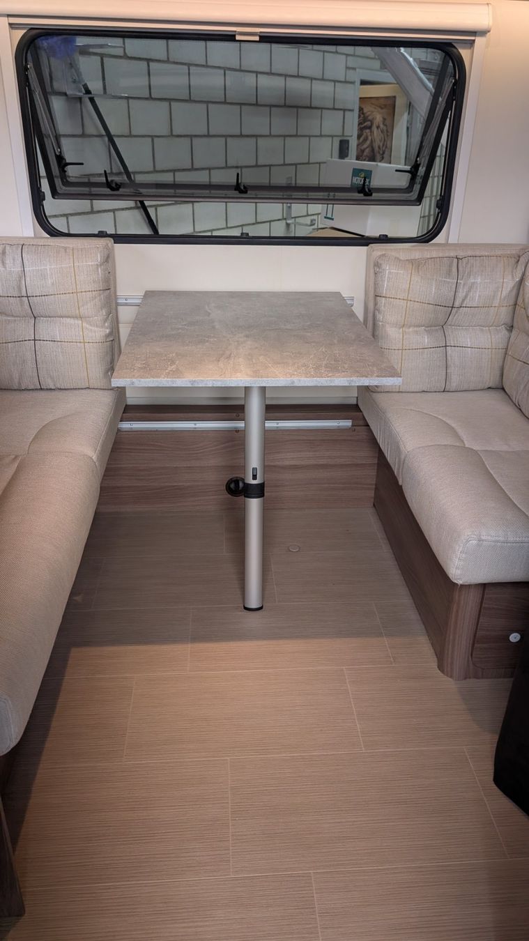 Camping Fahrzeuge: Bürstner Averso Top Wohnwagen – Gebraucht aus Fulenbach von mandoseck 8
