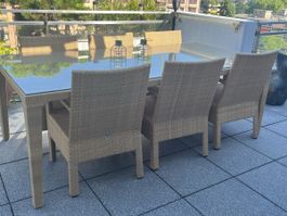 Table de jardin et 6 chaises bon état ratan synthétique