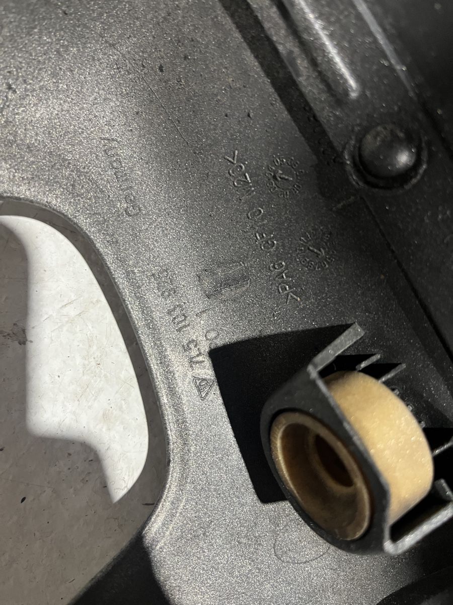 Porsche Alle Autoersatzteile: Porsche Cayenne 955 V6 Engine Cover – Gebraucht aus St. Erhard von Michel164 5