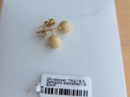 Kleine neue 18K GG Ohrstecker. Kugel Ø6mm eismattiert