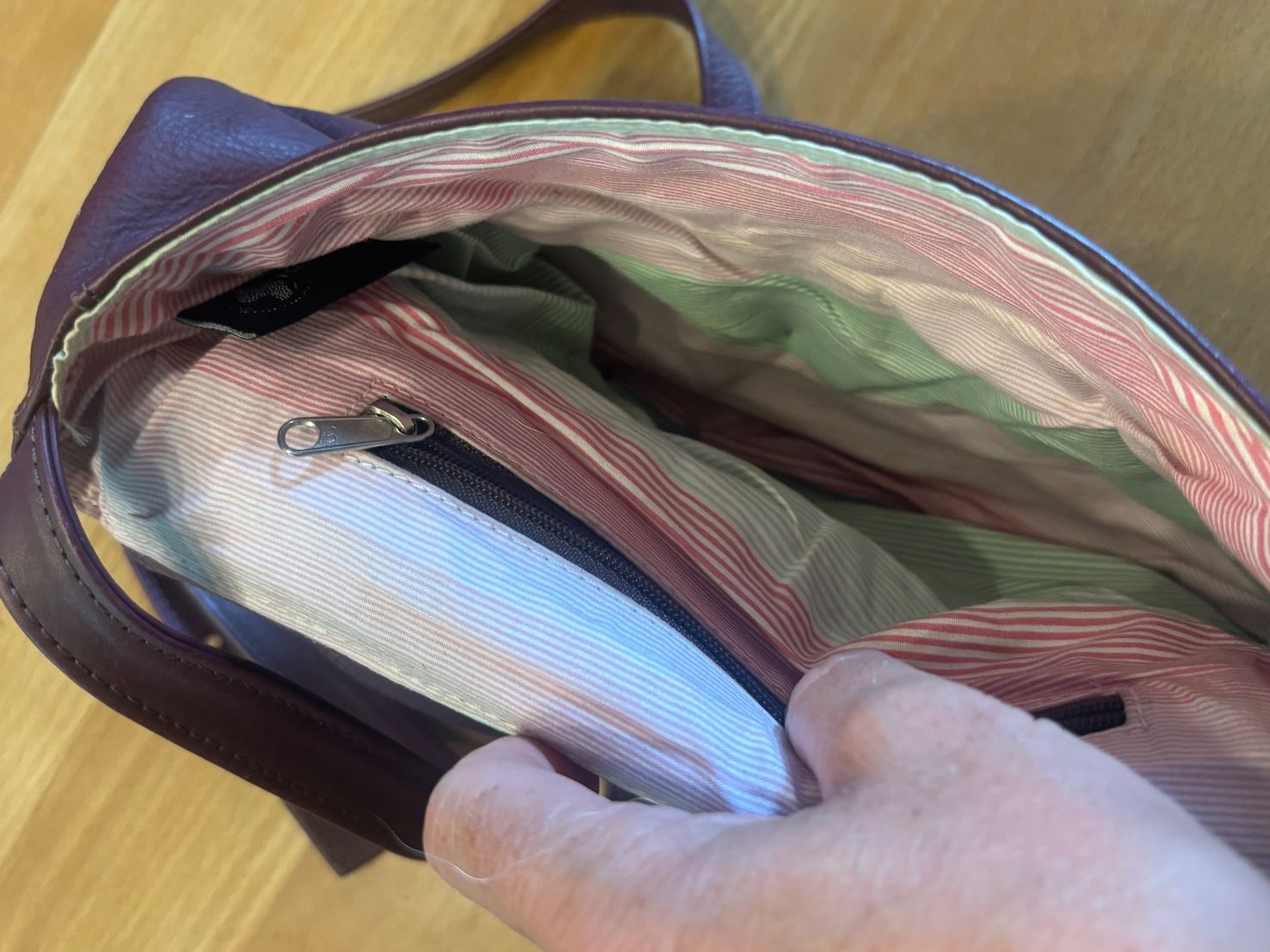 Taschen für Damen: Ledertasche von Helvetas – Gebraucht aus Kaufdorf von nurmir2012 5