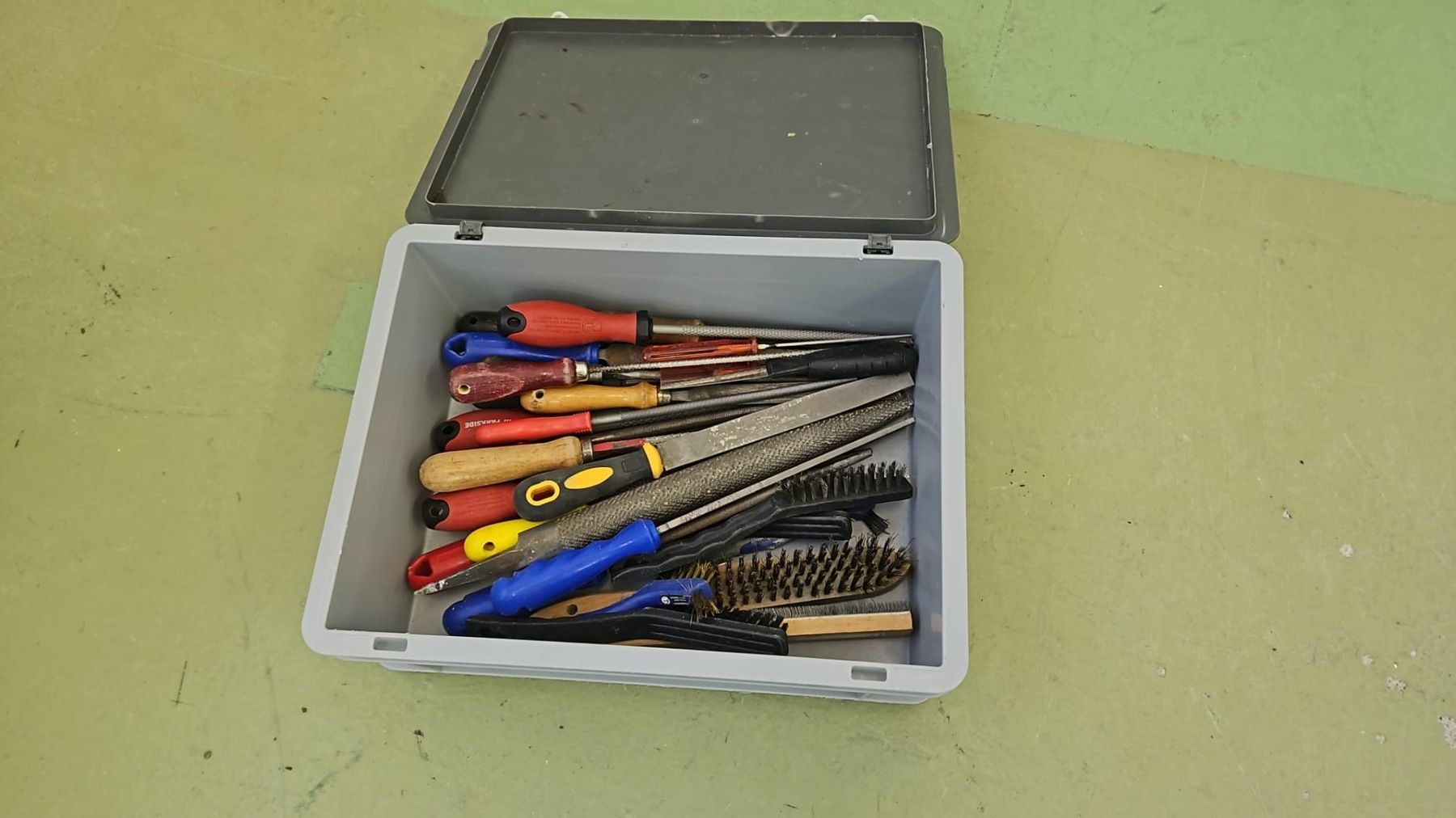Tutti gli attrezzi: Feilen Konvolut mit Eurobox – Usato da Winterthur venduto da Moineau_Mechanics