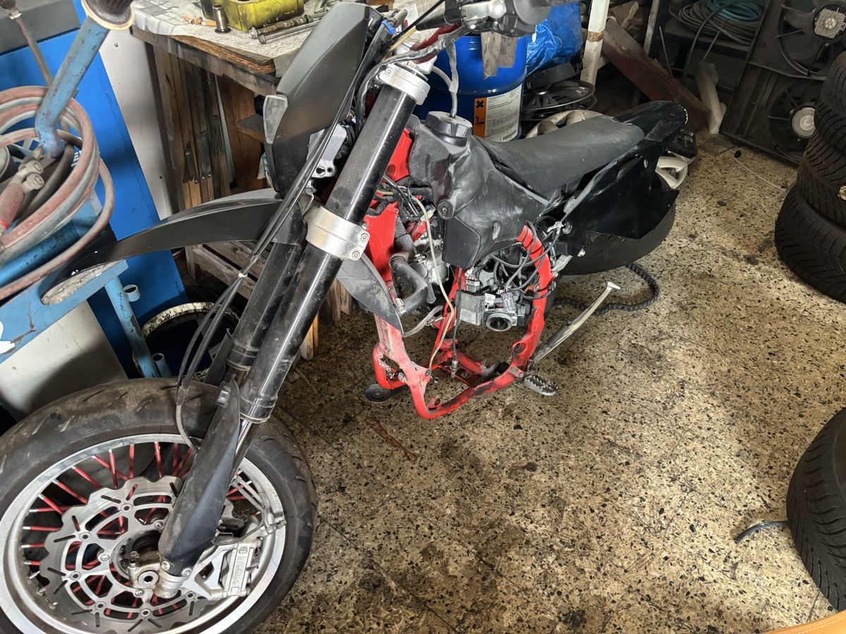 SWM Strasse: Supermotard SWM 500R  – Defekt aus Courroux von jes_8khn