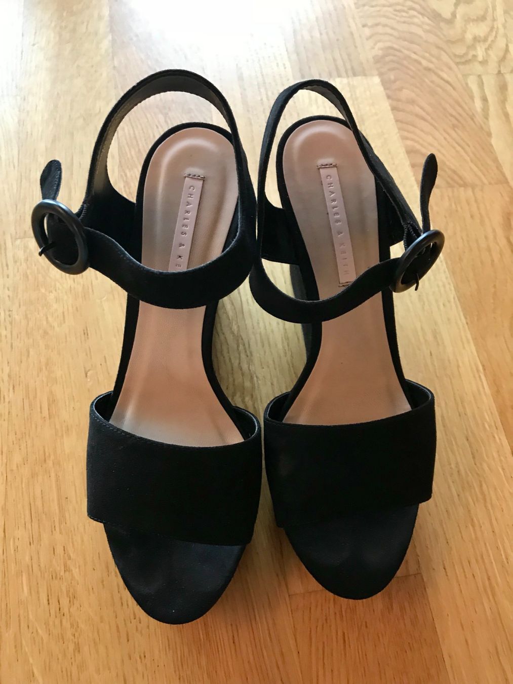 Scarpe da donna: Sandalen 37 Charles & Keith – Usato da Dübendorf venduto da Levintreyer 3