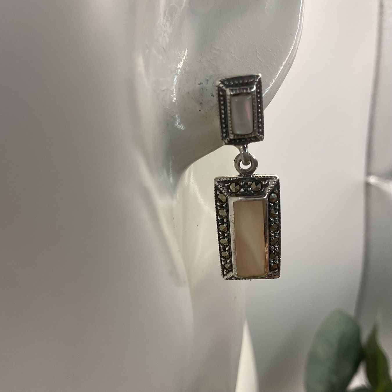 Orecchini pendenti & Orecchini a lobo: Vintagestil Ohrstecker mit Perlmutt u. Markasiten – Usato da Luzern venduto da S.Kern01 1
