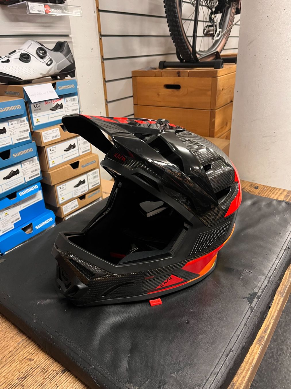 Kask Caschi: Kask Dowhill Helm Defender WG11 size L – Nuovo e nell'imballaggio originale da Lauterbrunnen venduto da Imboden-Bike
