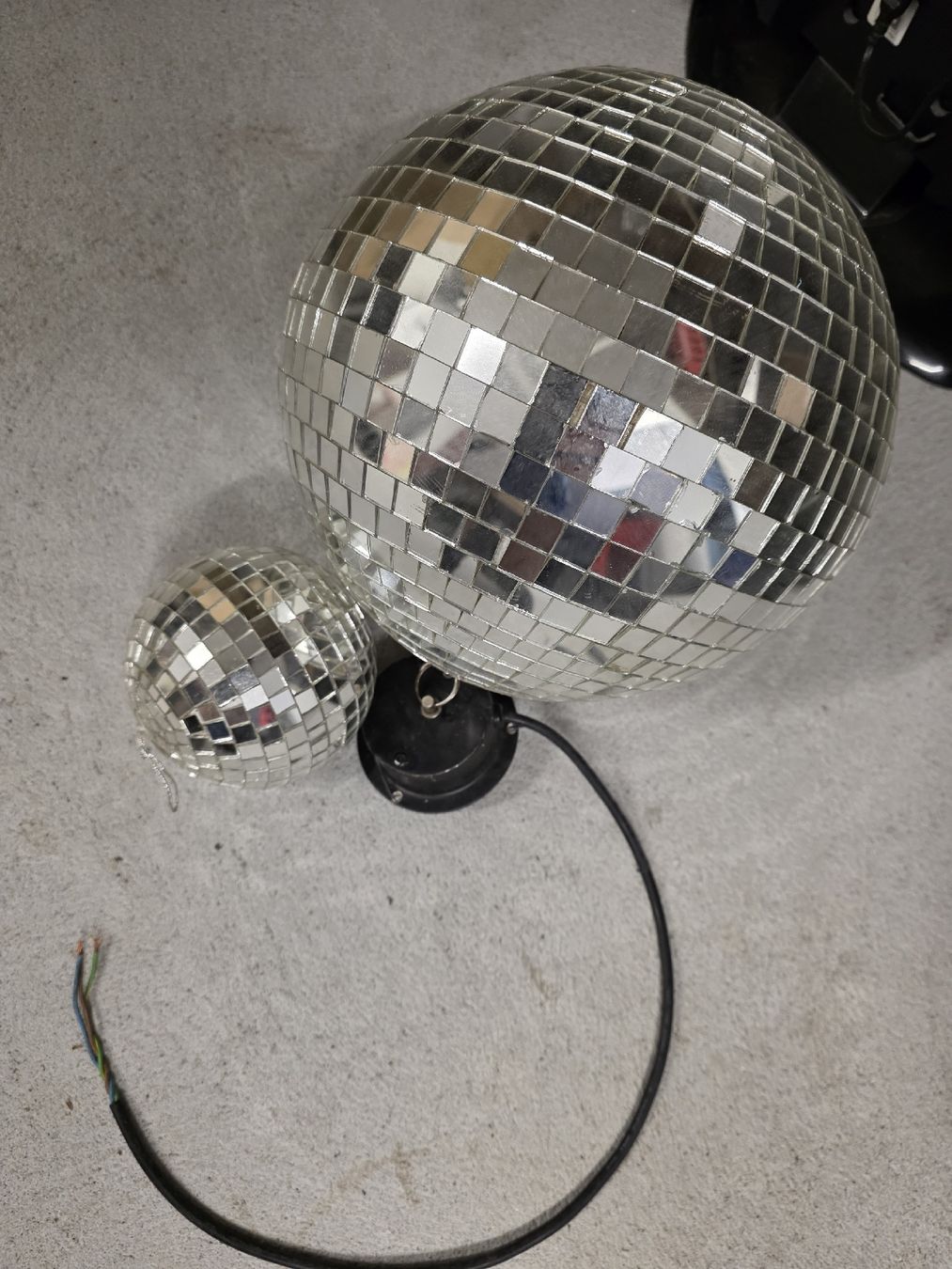 Alle Dekorationen: 2 Discokugeln – Gebraucht aus Bäriswil BE von Simon_Kreativwelt