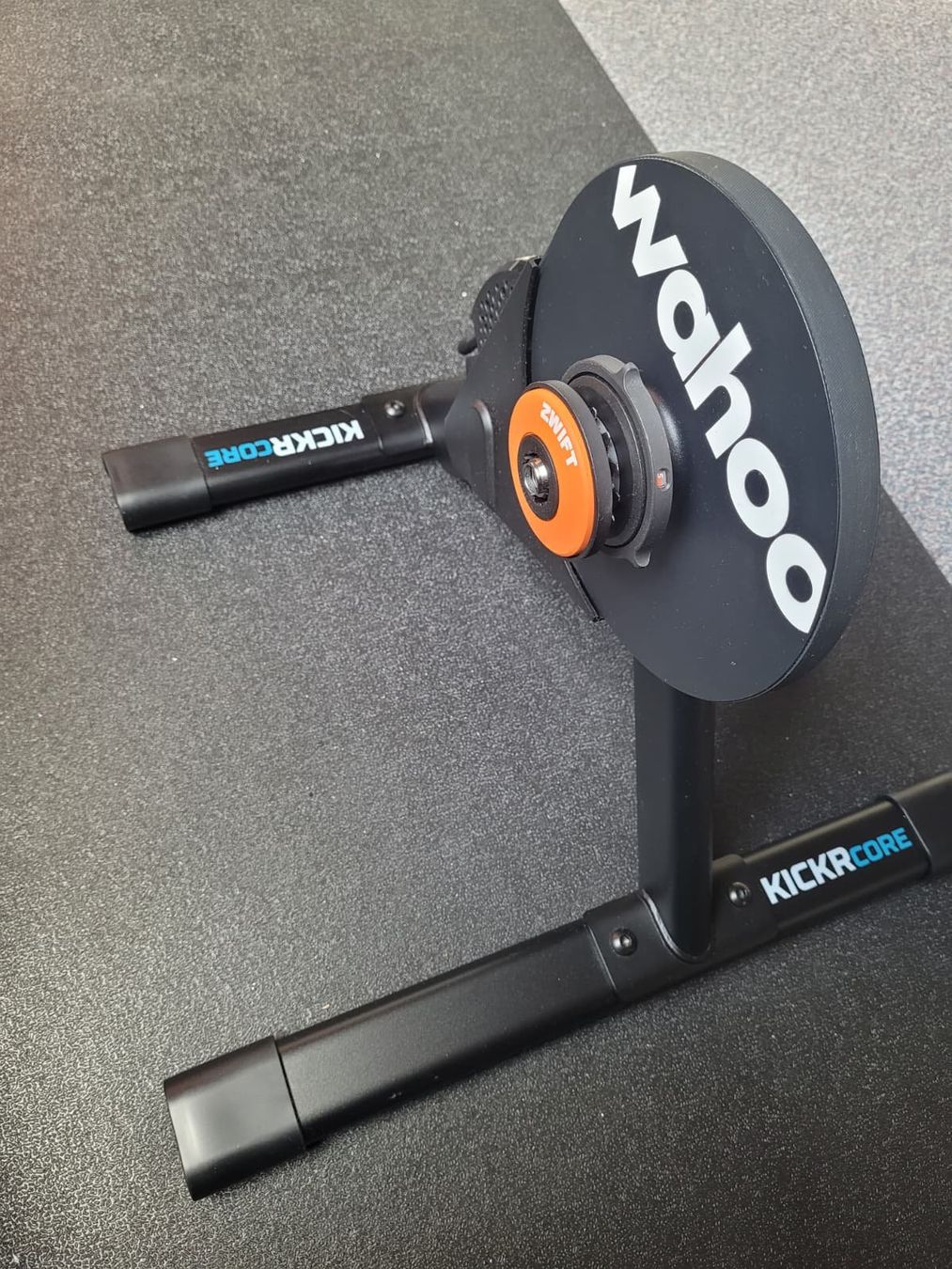 Wahoo Hometrainer: Wahoo KICKR CORE 2 ZWIFT Cog/Click – Gebraucht aus Meggen von easy70