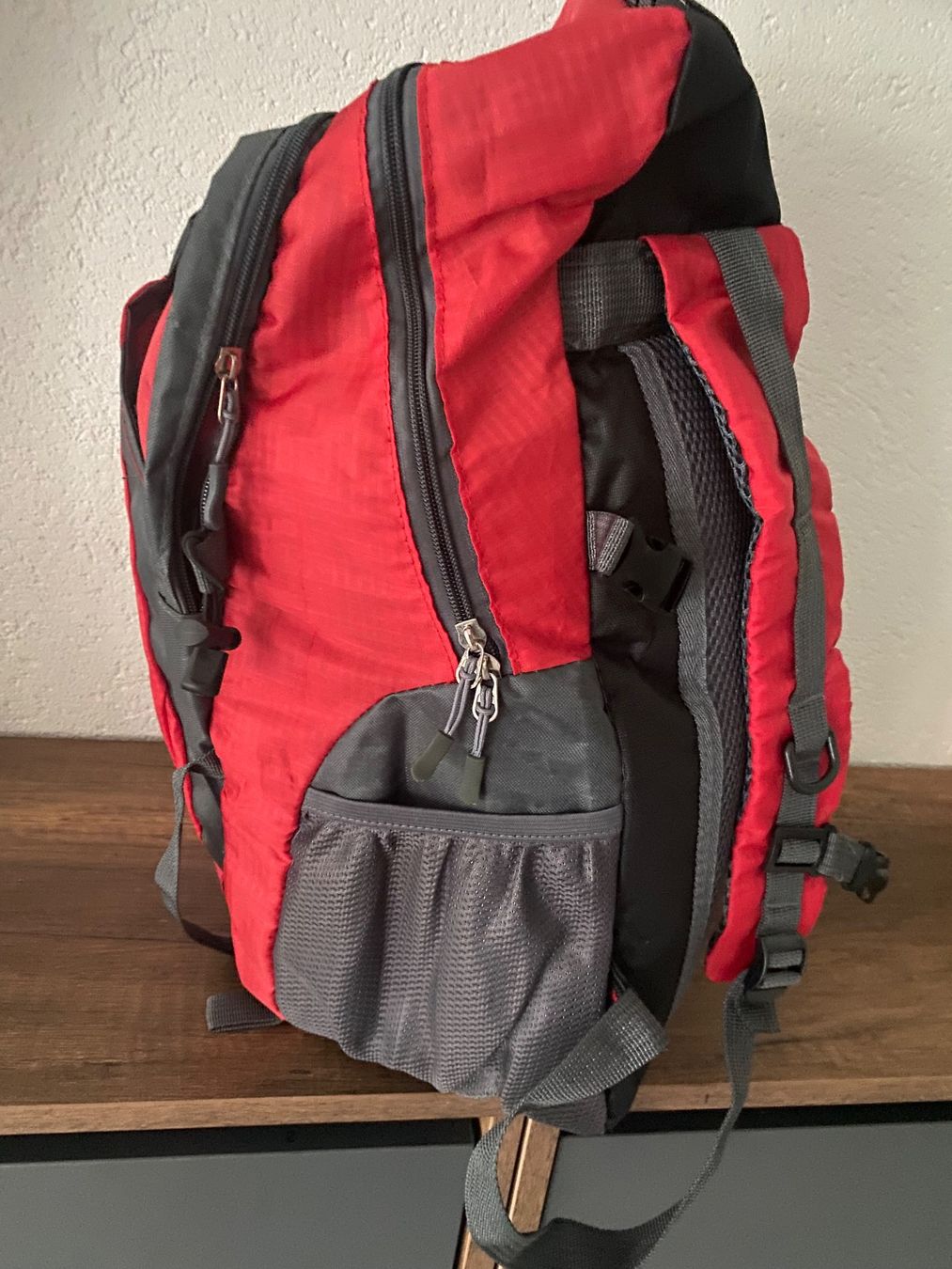 Rucksäcke: Geräumiger Wanderrucksack, Rot/Grau – Neu (gemäss Beschreibung) aus Wald ZH von Slaste 5