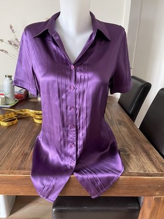 Jolie Blouse CANDA  en soie violette neuve