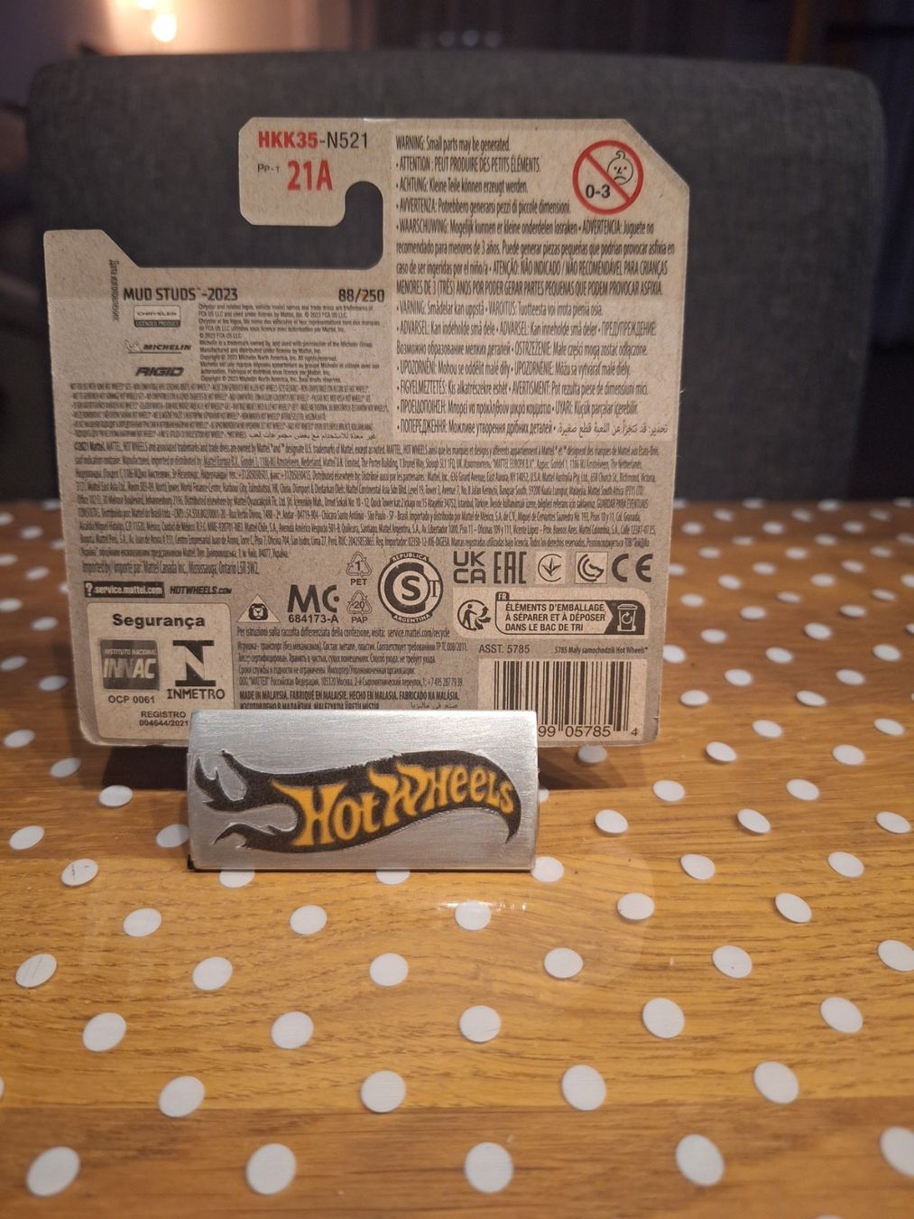 Hot Wheels Modellini d'auto: Hot Wheels Mud Studs 2023 Chrysler Pacifica 1/5 S – Nuovo e nell'imballaggio originale da Adlikon venduto da Mmartin0 1