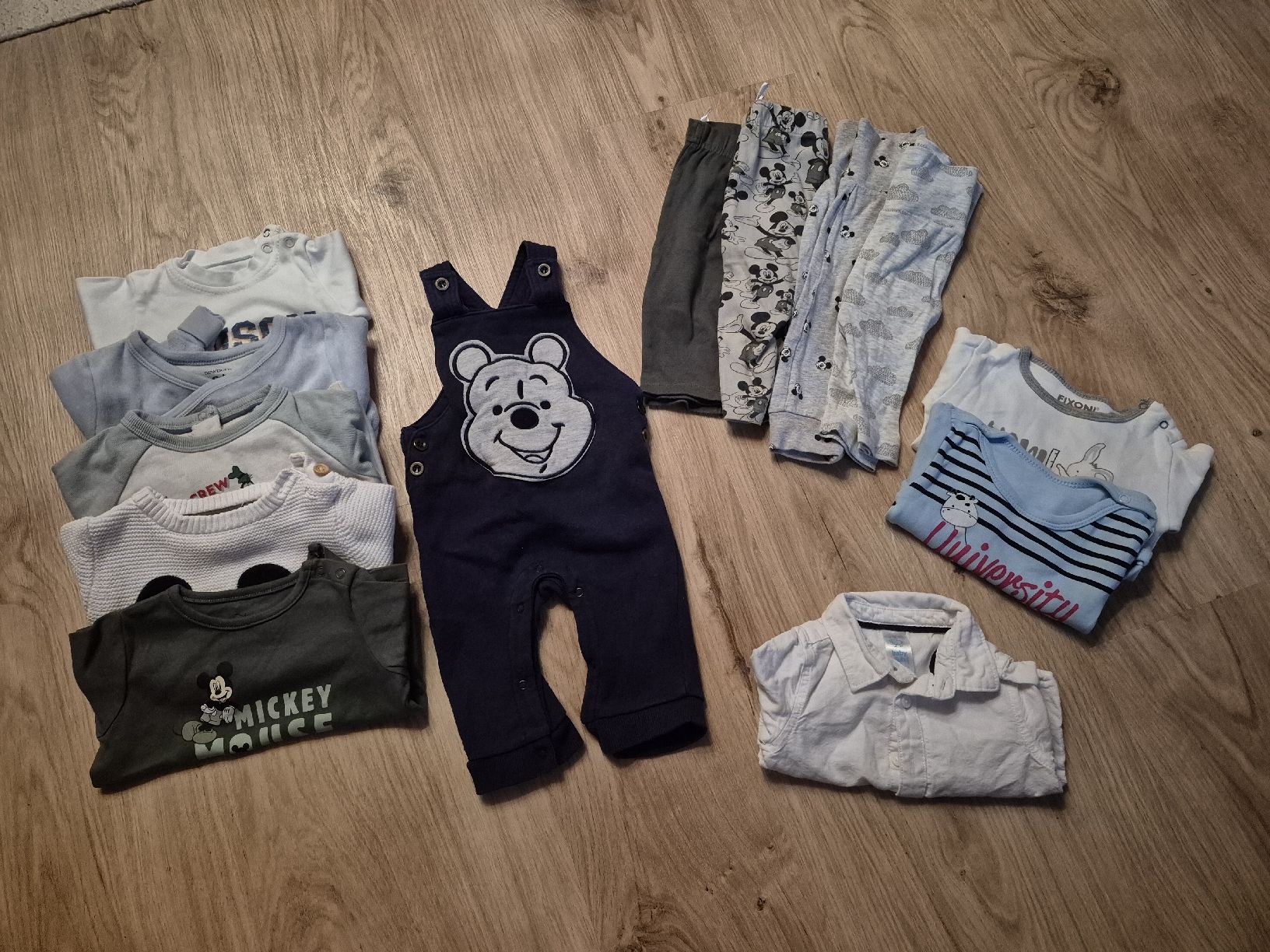 Lotti & Set di vestiti: Kleiderpaket Gr. 62 und 68 neutral oder Junge – Usato da Walenstadt venduto da Ani23