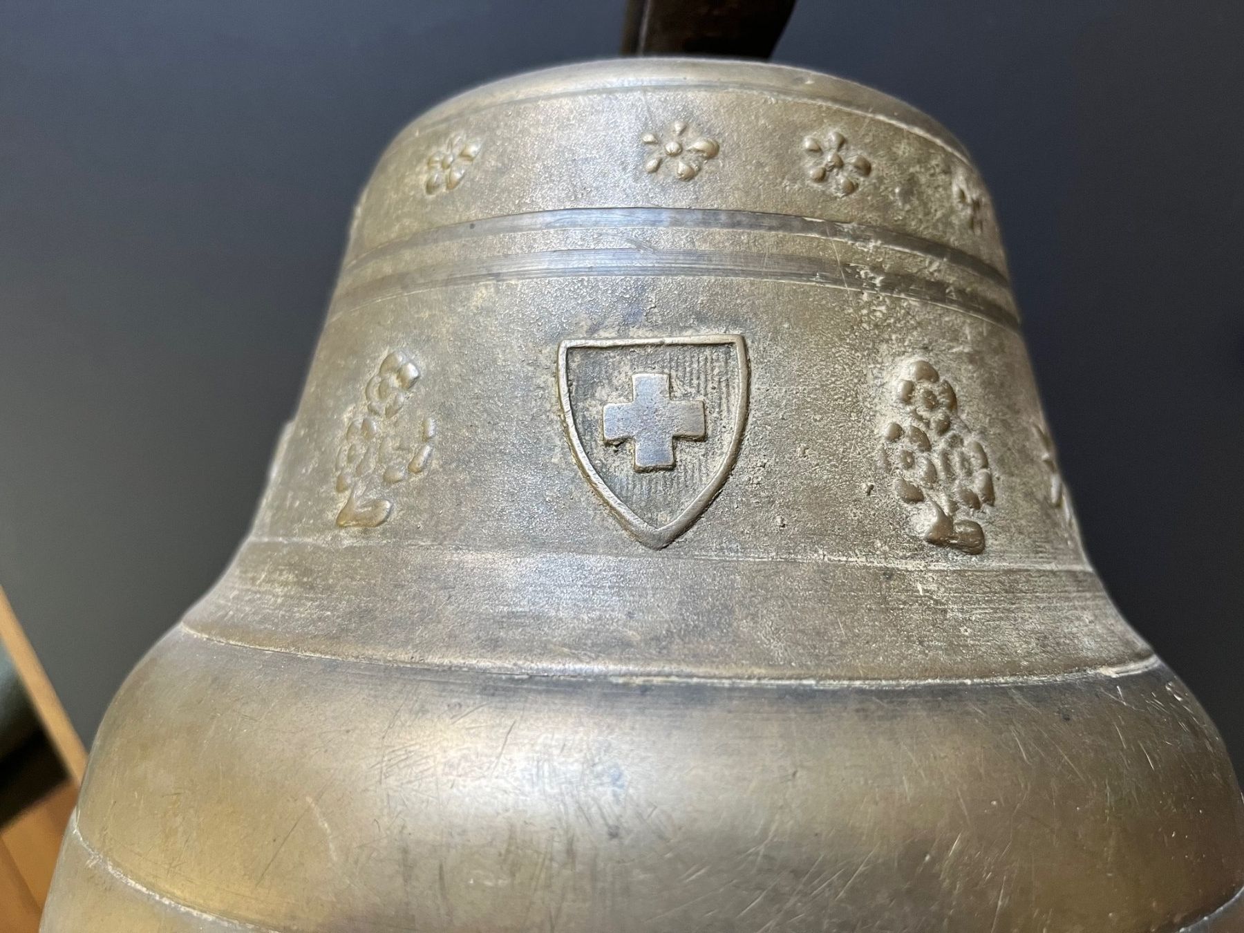 Campanacci mucche: Wunderschöne sehr alte Glocke Durchmesser 23cm – Usato da Laufen venduto da Nuria44 5