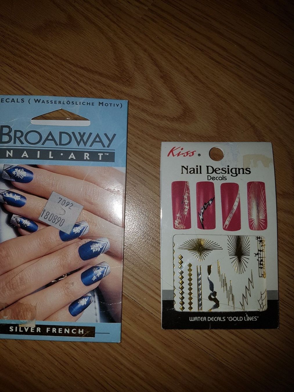 Ongles artificiels: Nageldekor silber oder gold k37 – Neuf avec emballage d'origine à Schwarzenburg par Flamingo07