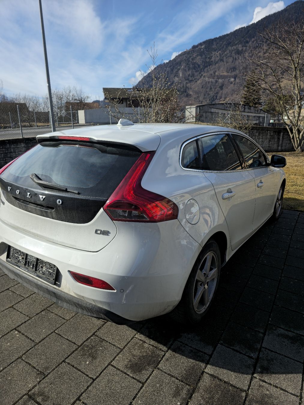 Volvo Autos: Volvo V40 D2 – D'occasion à Unterseen par oesch01 4