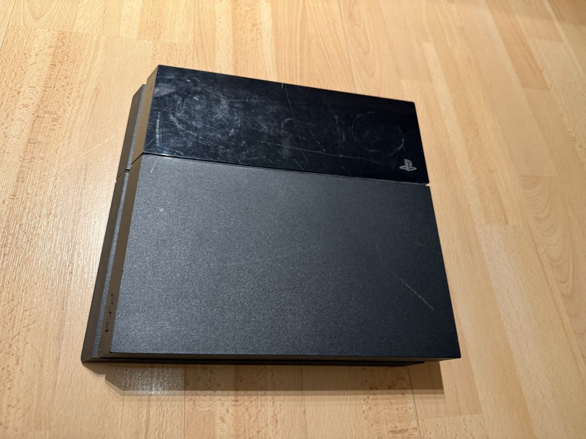 Sony Consoles: PS 4 Set – D'occasion à Riehen par dku_s9gx 1