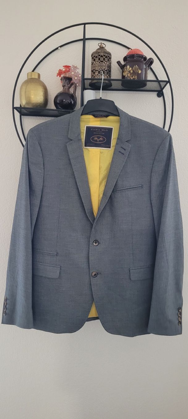 Zara Giacche: ZARA Blazer Man - Taille 54 - Grise avec doublure jaune – Nuovo (secondo la descrizione) da Vevey venduto da obi_n8zc