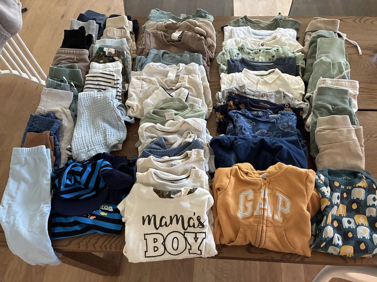 Lotti & Set di vestiti: Kleiderpaket Junge Grösse 68 – Usato da Saland venduto da Francyherrera