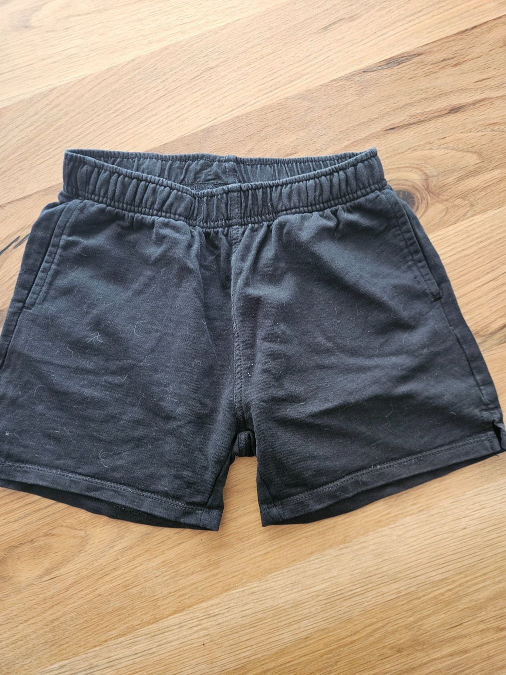 Next Pantalons: Next Shorts schwarz gr. 140 – D'occasion à Engelburg par ynnoc19