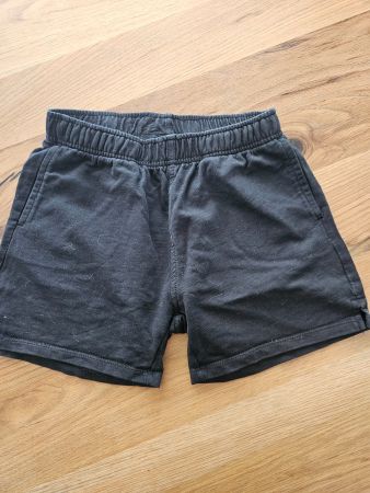 Next Shorts schwarz gr. 140
