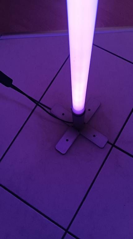 Lampade: Stehleuchte Neon Violett – Nuovo (secondo la descrizione) da Oberburg venduto da Blood-Black-Devil 1