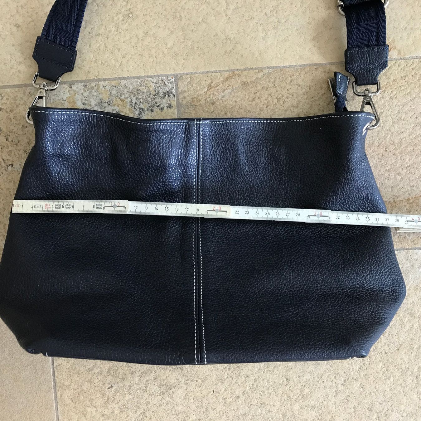 Taschen für Damen: LEDER-Tasche, d.blau / mit Schulterriremen und Innenfächern – Gebraucht aus Dübendorf von nerino03 7