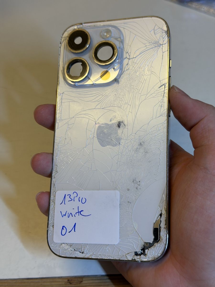 Apple Portables: iPhone 13Pro Gehäuse Weiss – Défectueux à Chur par beverlyone