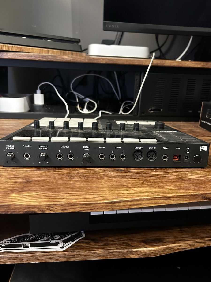 Native Instruments Instruments de musique: Native Instruments Maschine MK3  – D'occasion à Sirnach par Luca1217 1