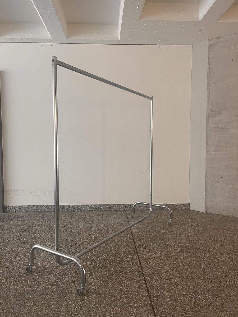 Guardaroba: Kleiderständer Vintage Industrial Design – Usato da Zürich venduto da Luigifarniente 4