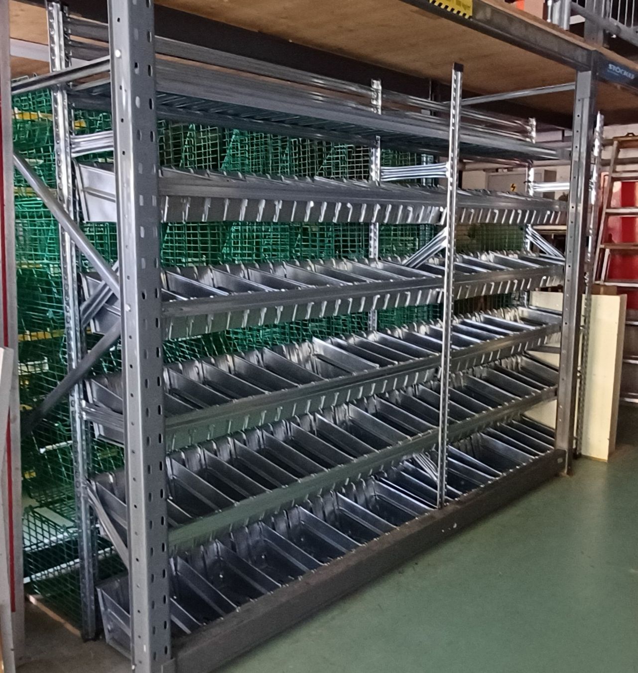 Scaffali: Wannen-Steckregal verzinkt – Usato da Alpnach Dorf venduto da jkp_k62jg
