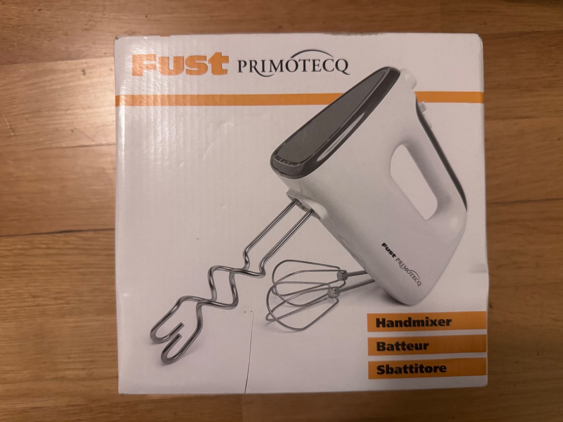 Elettrodomestici da cucina: Hand Mixer, White, with Accessories, 4 Beaters. – Usato da Bern venduto da CH_secondhand 1