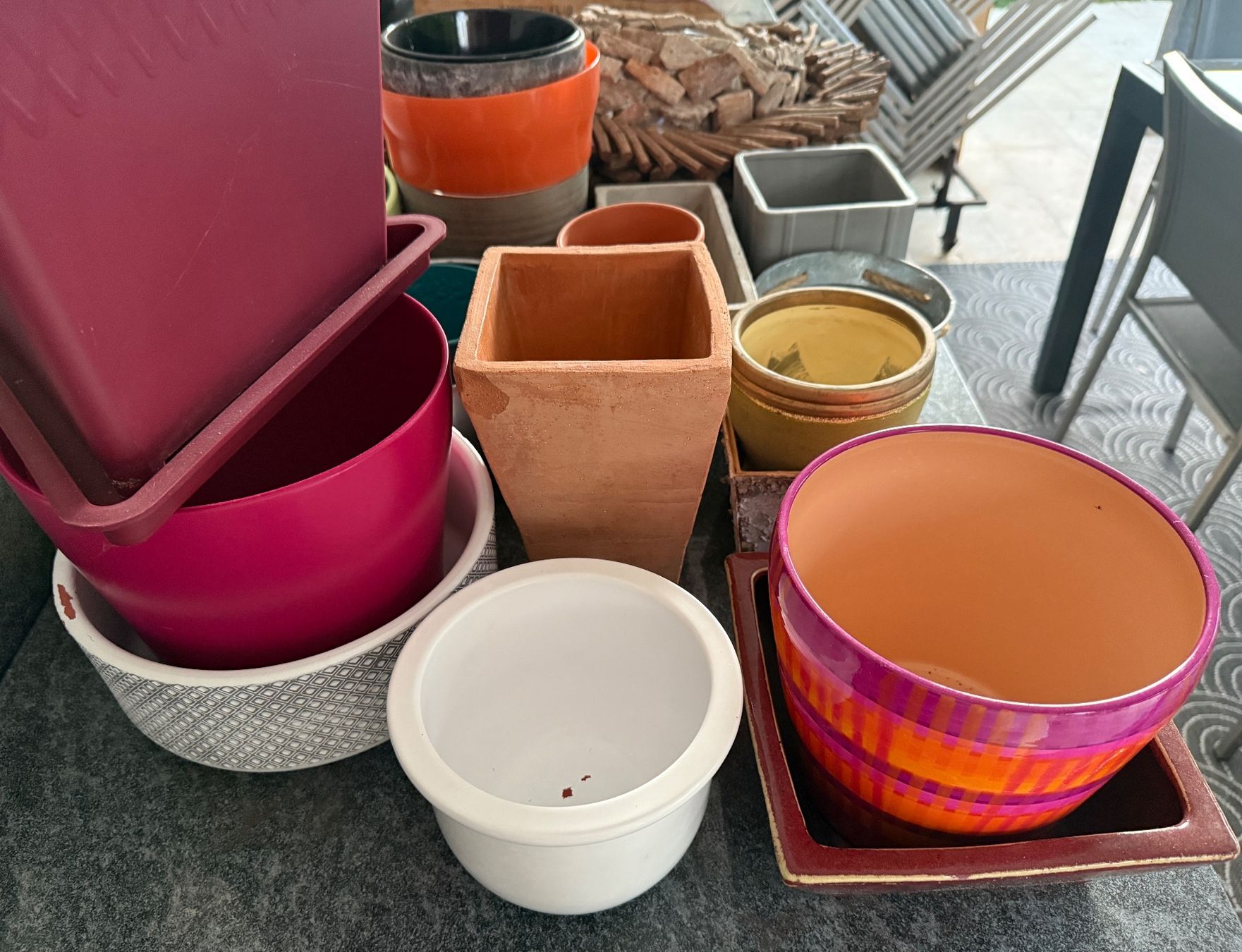 Vasi per fiori: Lot de cache pots diverse tailles+ material-approx.30 pièces – Usato da Veyrier venduto da Szurkemaci 1