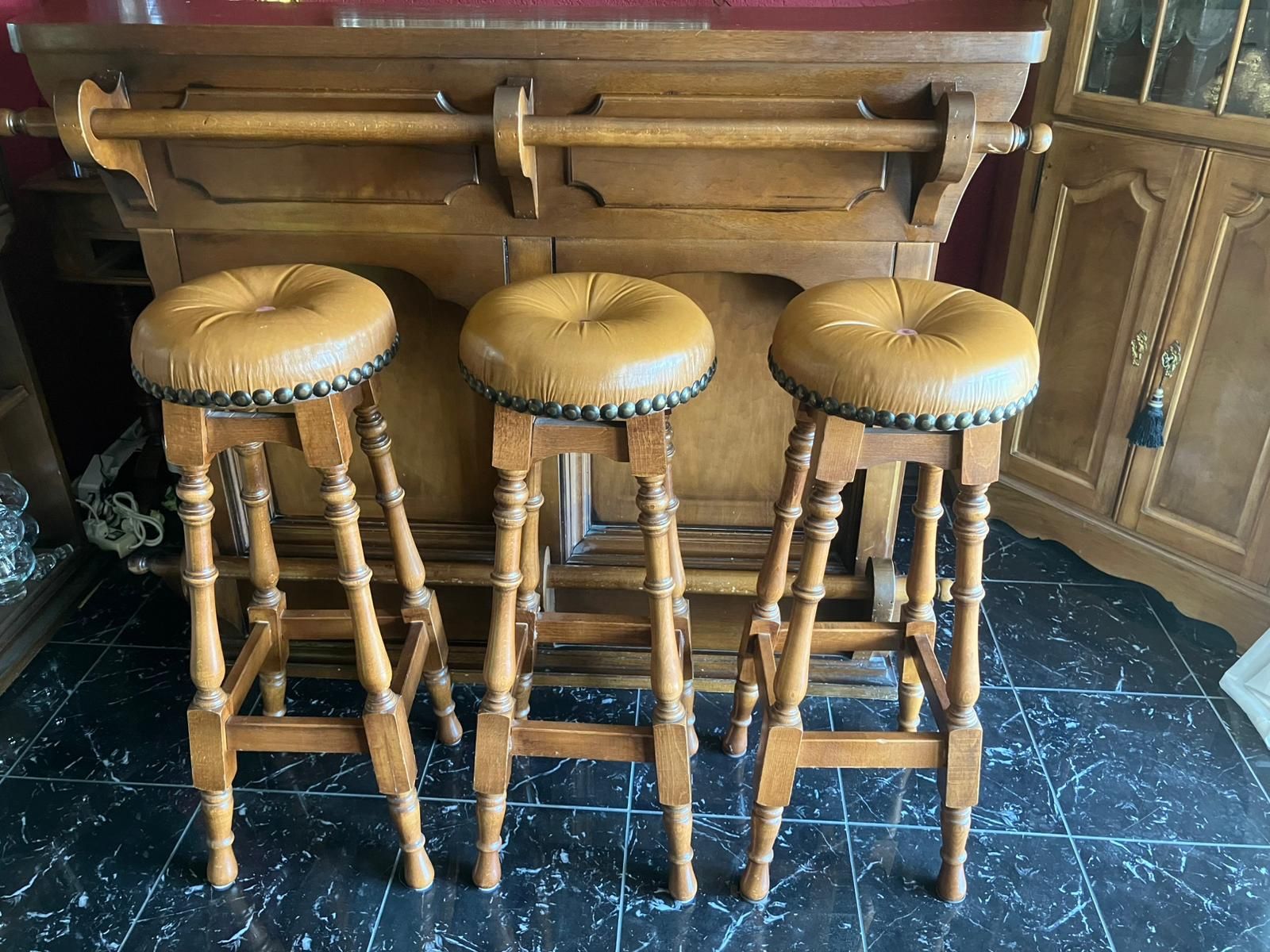 Ladenausstattungen & Messebau: Schöne Holzbar – Gebraucht aus Steffisburg von Netteli 6
