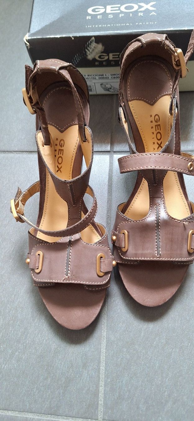 Geox Scarpe da donna: Geox, sandale brune – Nuovo e nell'imballaggio originale da Lussery-Villars venduto da pousinete02 6