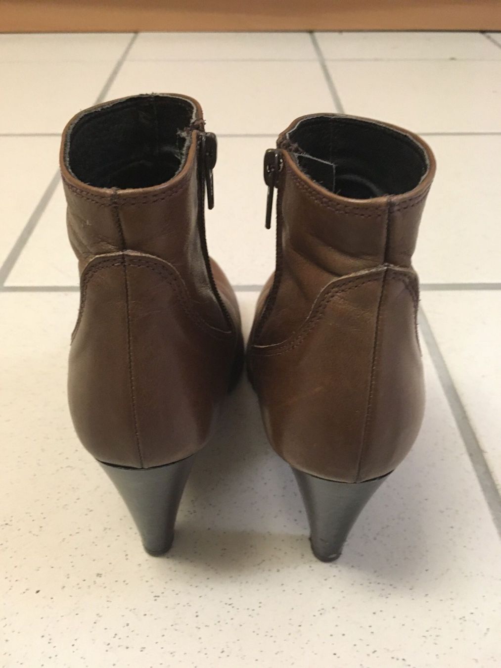 Scarpe da donna: Bottines en cuir - pointure 35 – Usato da Montmollin venduto da alexrey 1