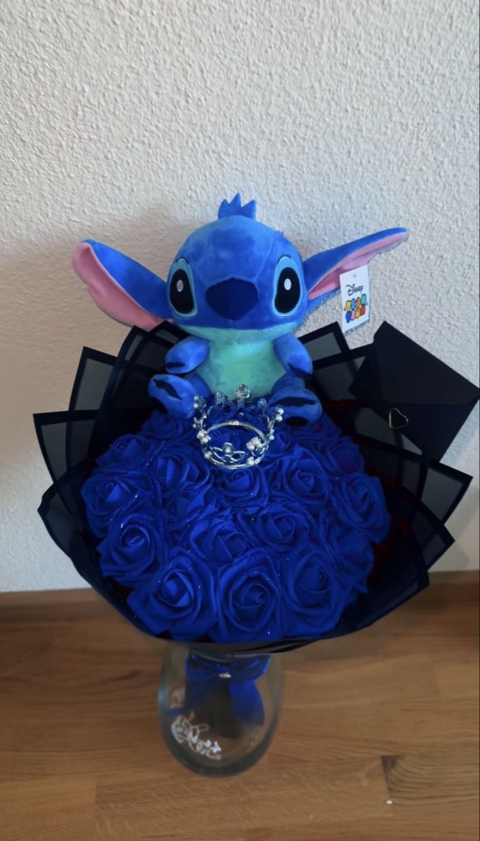 Tutte le decorazioni: Süsses Stitch Rosen Bouquet mit Krone  – Nuovo e nell'imballaggio originale da Rheinfelden venduto da SilviaDobreva