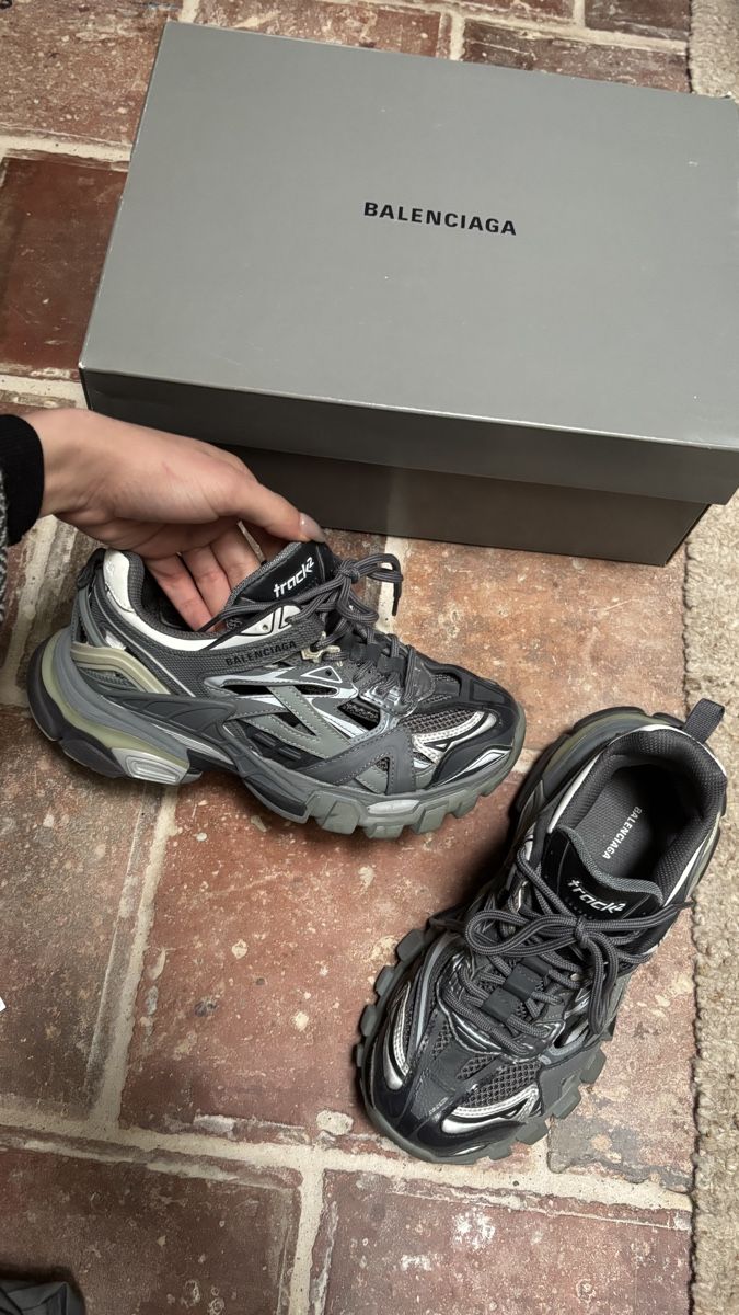 Balenciaga Scarpe da uomo: Balenciaga Track 2 Sneakers grau, mit Box – Usato da Bern venduto da kue_db29