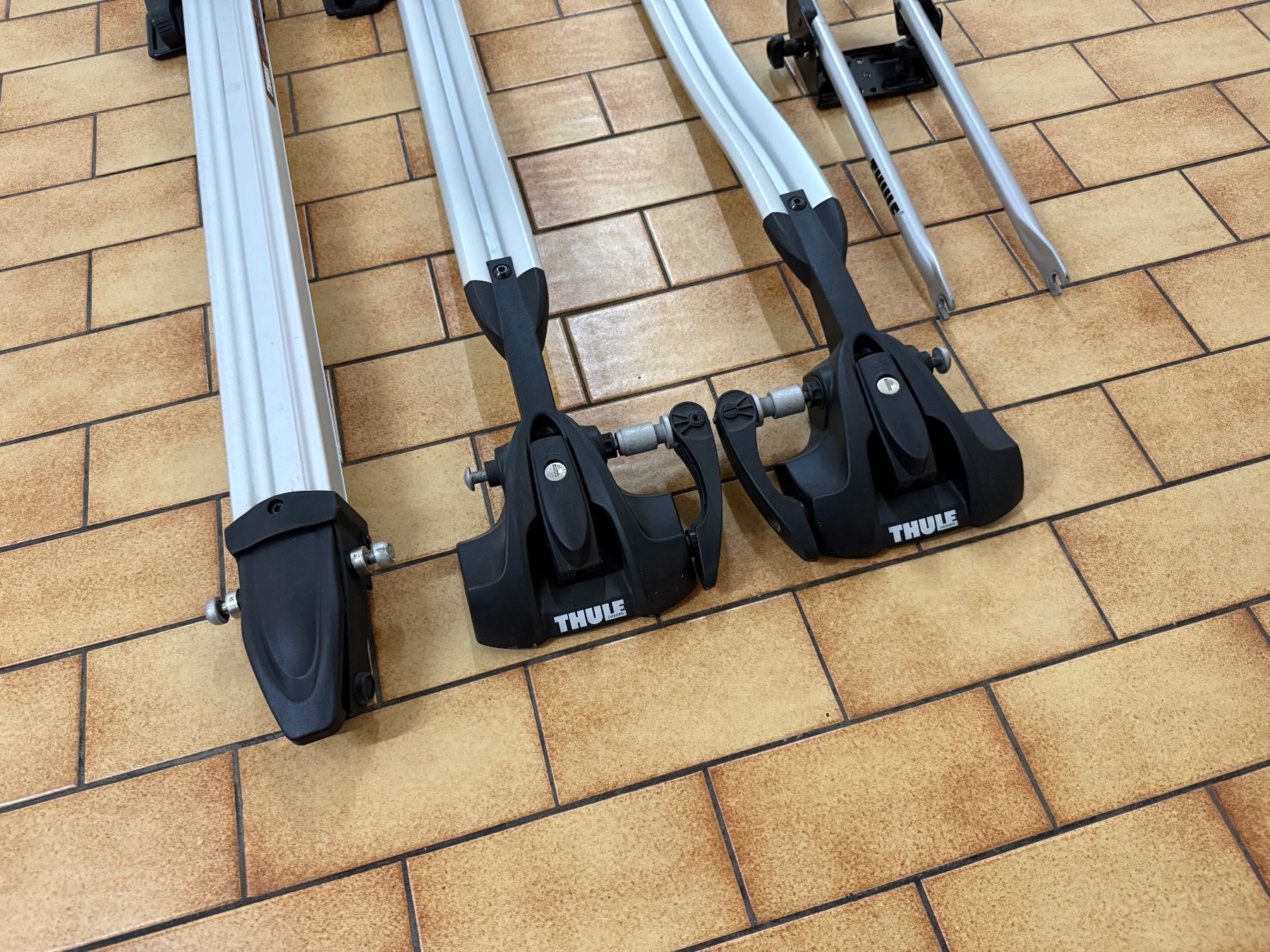 Thule Dachträger: Trois Portes-vélos Thule, montage facile. – Gebraucht aus Sion von Dantersi 1