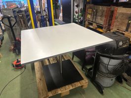 schöner Sitzungs- bzw Besprechungs-Tisch 100x100xh73.5cm