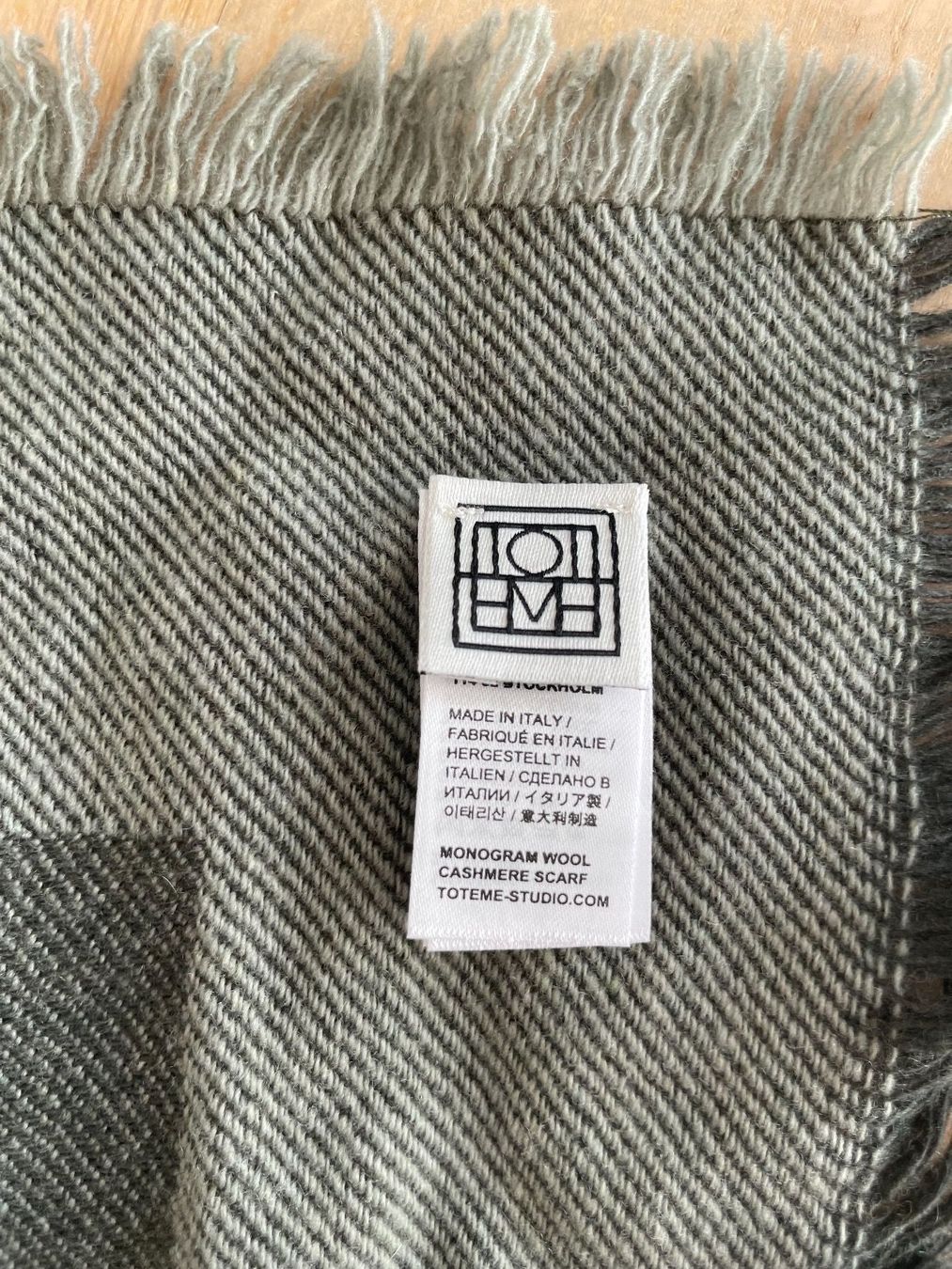 Foulard & Sciarpe: TOTÉME Scarf – Nuovo e nell'imballaggio originale da Zürich venduto da erica72 4