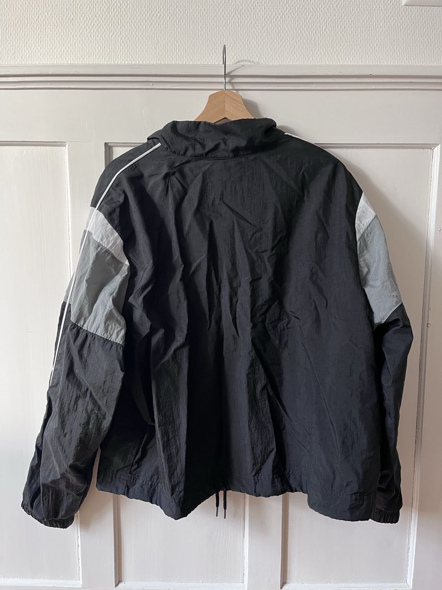 Nike Jacken: Nike Windbreaker Jacke, Schwarz/Grau, Grösse L – Gebraucht aus St. Gallen von shonater 1