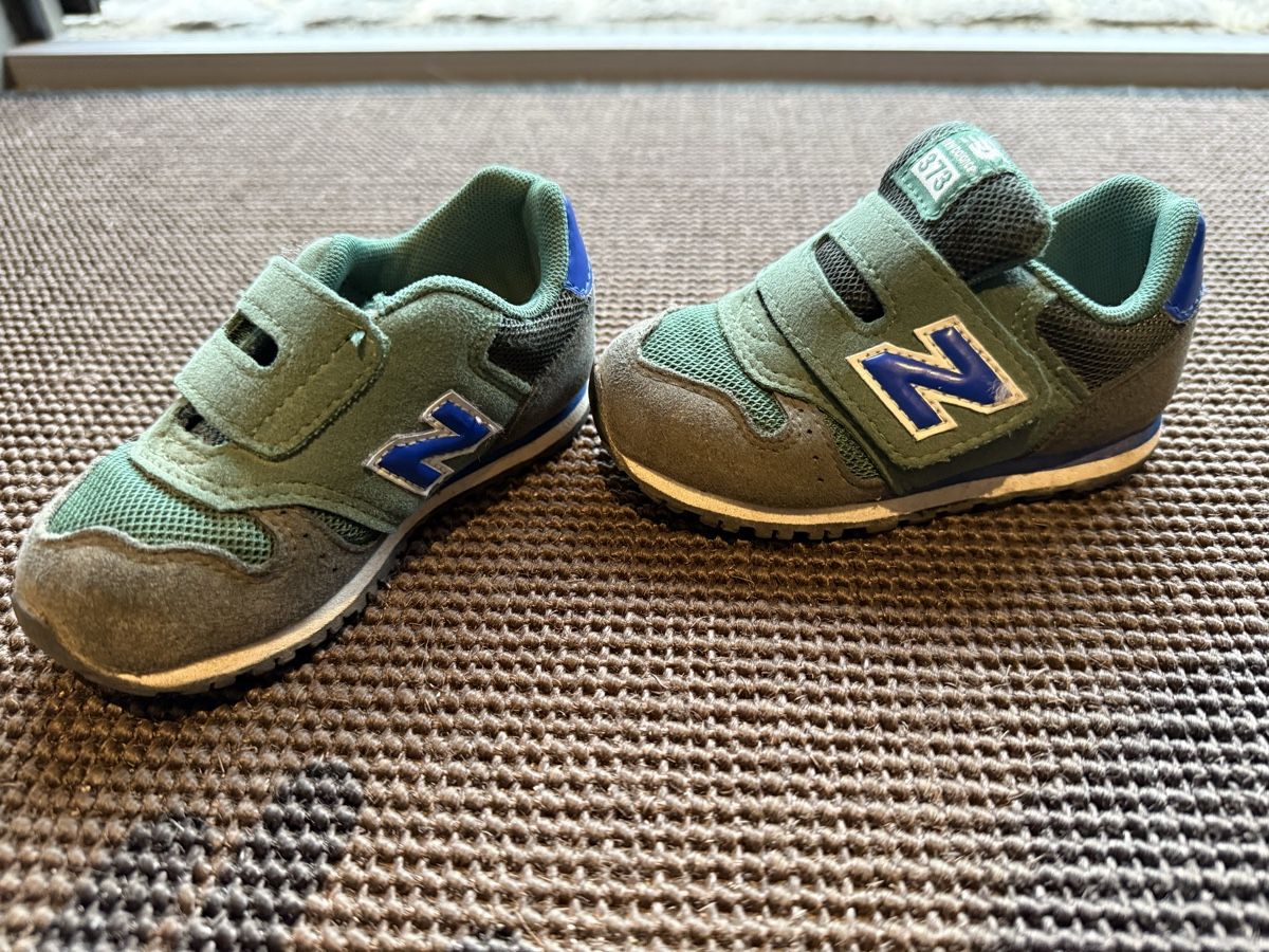 New Balance Scarpe per ragazzi: New Balance Turnschuh Gr. 22.5 – Usato da Lachen SZ venduto da nic_7flt 1