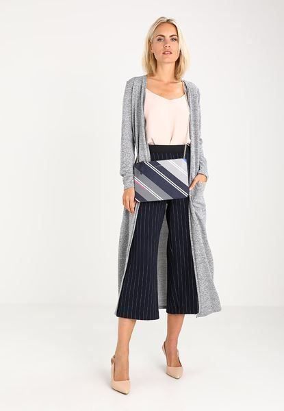 Tommy Hilfiger Taschen für Damen: Tommy Hilfiger Clutches – Neu (gemäss Beschreibung) aus Schaan von mugerle 1