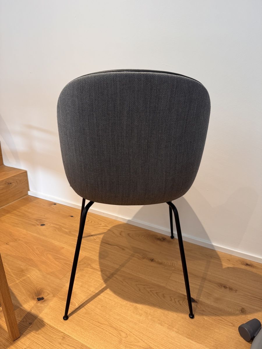Gubi Stühle: Gubi Beetle Chair Upholstered  – Gebraucht aus Dielsdorf von Ladse1 1